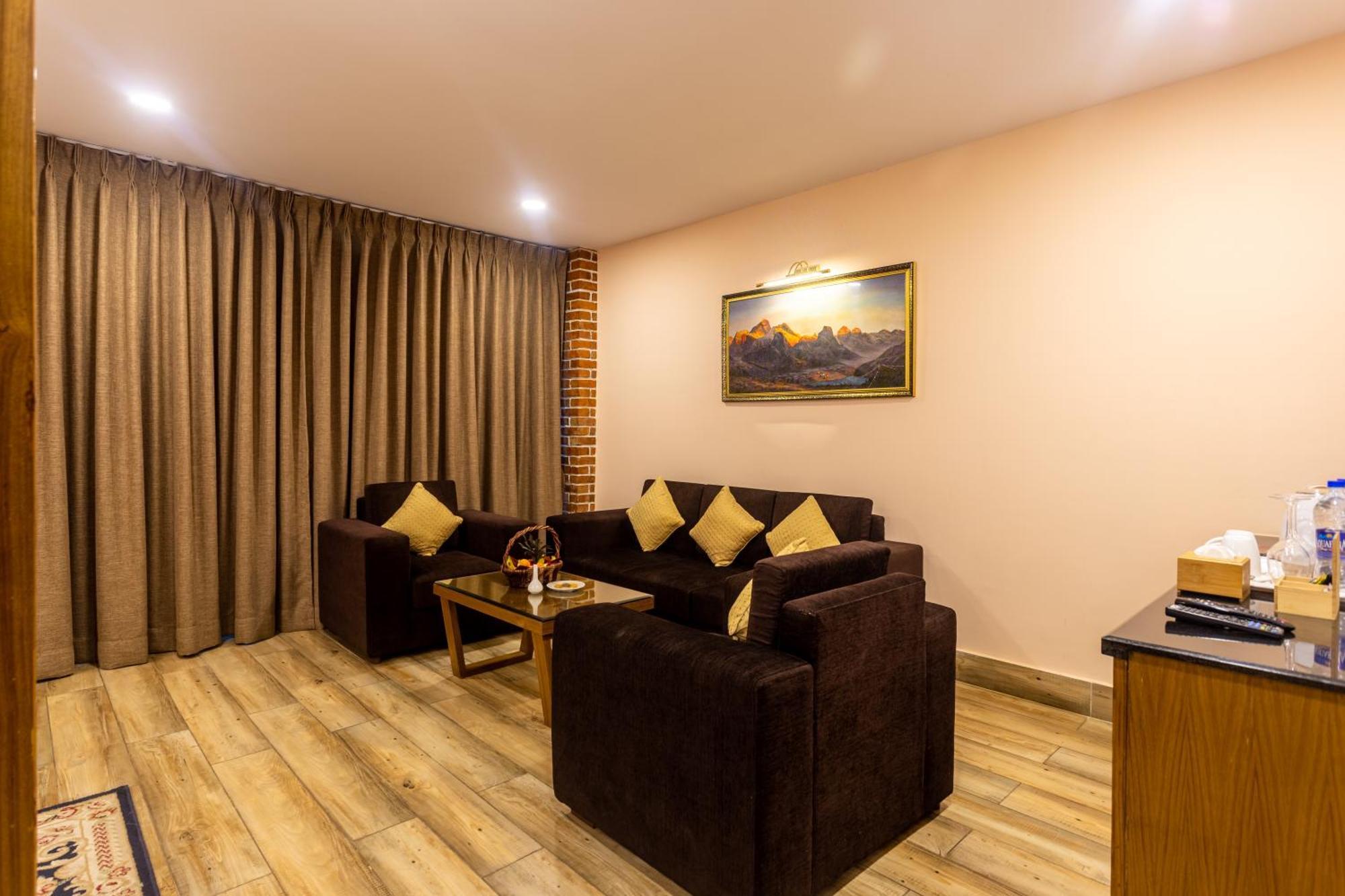 Dreamland Gold Resort & Hotel Bhairāhawā Exteriör bild
