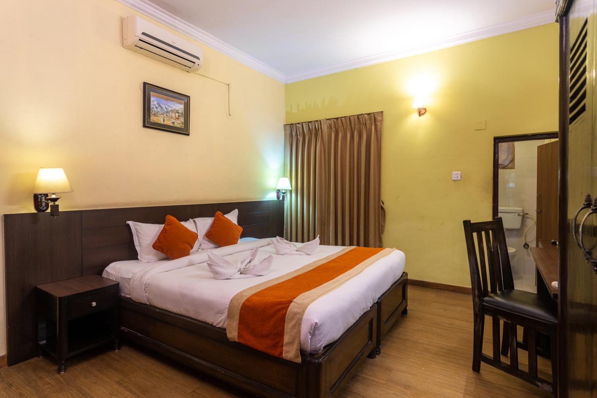 Dreamland Gold Resort & Hotel Bhairāhawā Exteriör bild