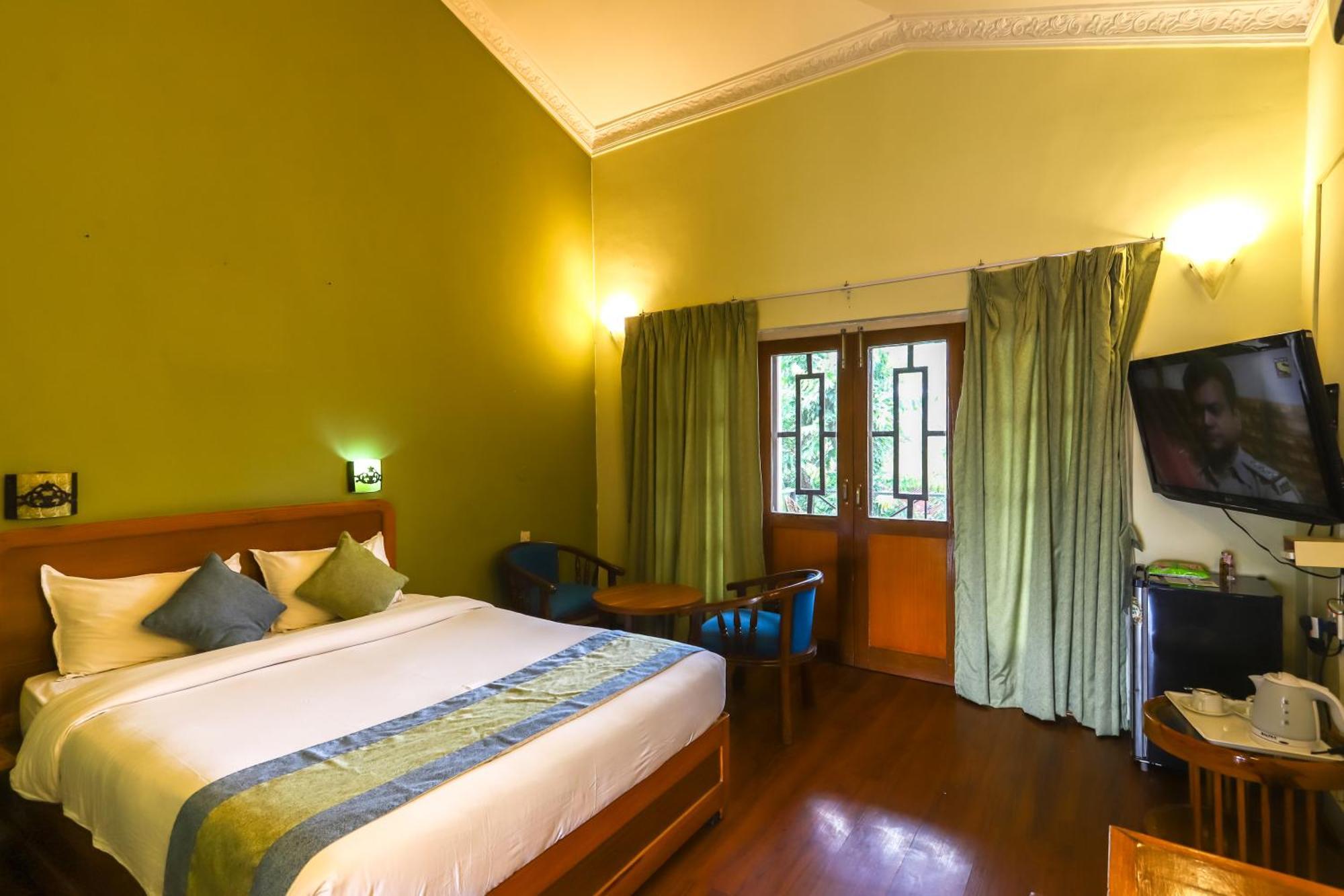 Dreamland Gold Resort & Hotel Bhairāhawā Exteriör bild