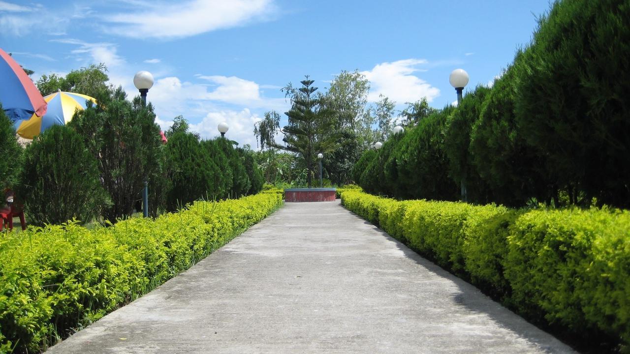 Dreamland Gold Resort & Hotel Bhairāhawā Exteriör bild