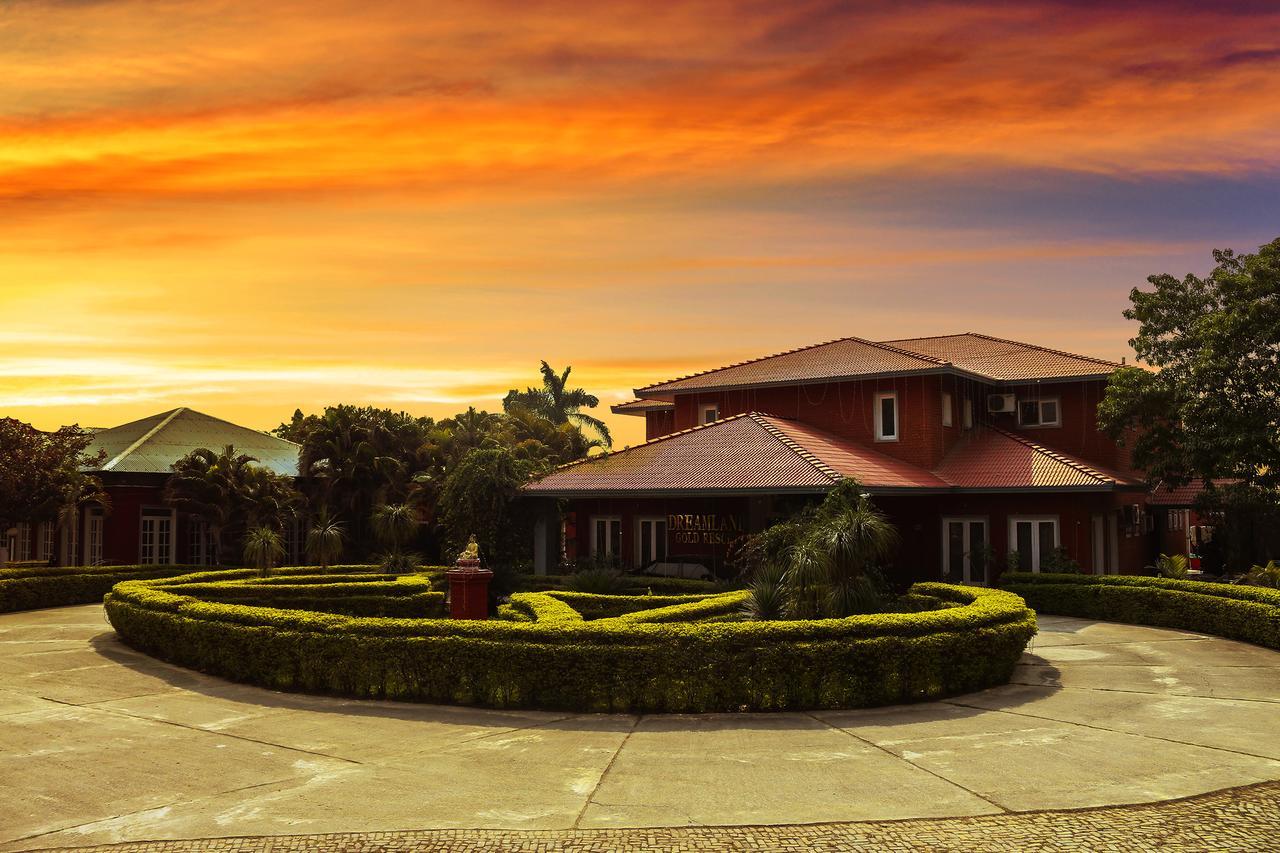 Dreamland Gold Resort & Hotel Bhairāhawā Exteriör bild