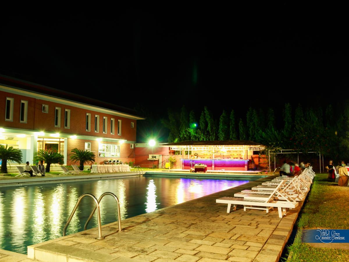 Dreamland Gold Resort & Hotel Bhairāhawā Exteriör bild